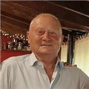 Professore di Letterarura e Storia in pensione con esperienza trentennale di insegnamento negli istituti di scuole secondarie